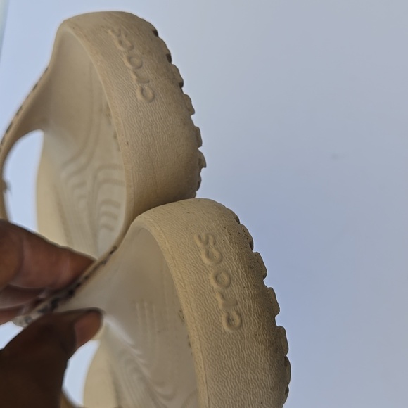 CROCS Sandals Thongs with Leopard Print Size 10 Comfort Summer Shoes - Picture 4 of 7